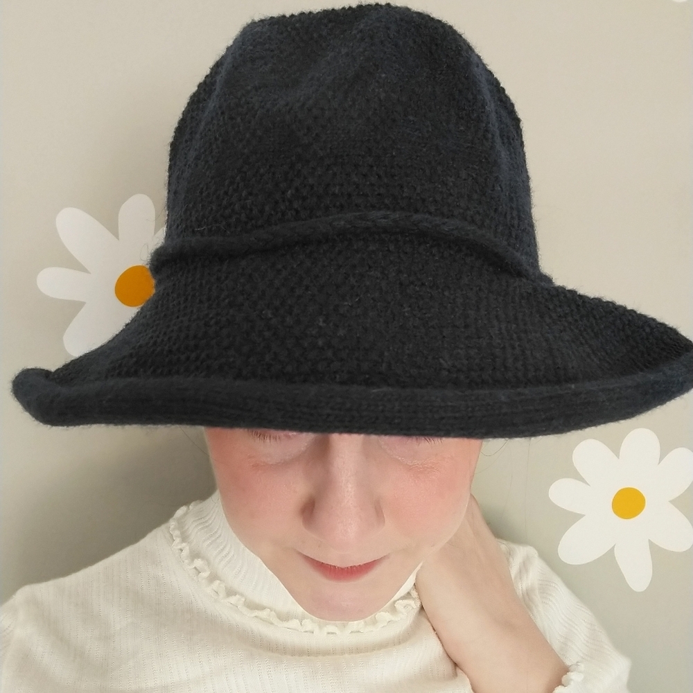 NWOT Pretty Persuasions Navy Blue Knit Cloche Hat